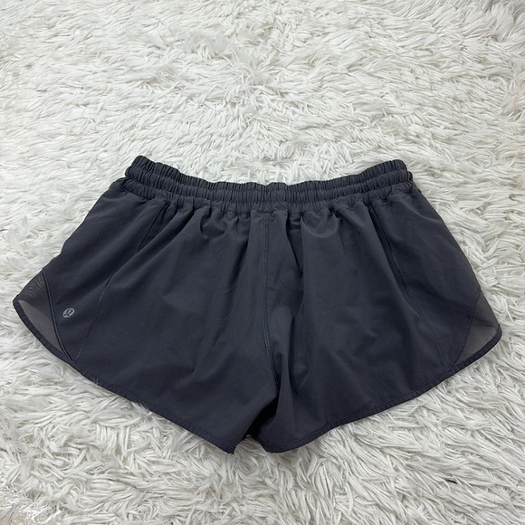 Lululemon Hotty Hot Short II (2.5") Dark Carbon - Picture 4 of 4